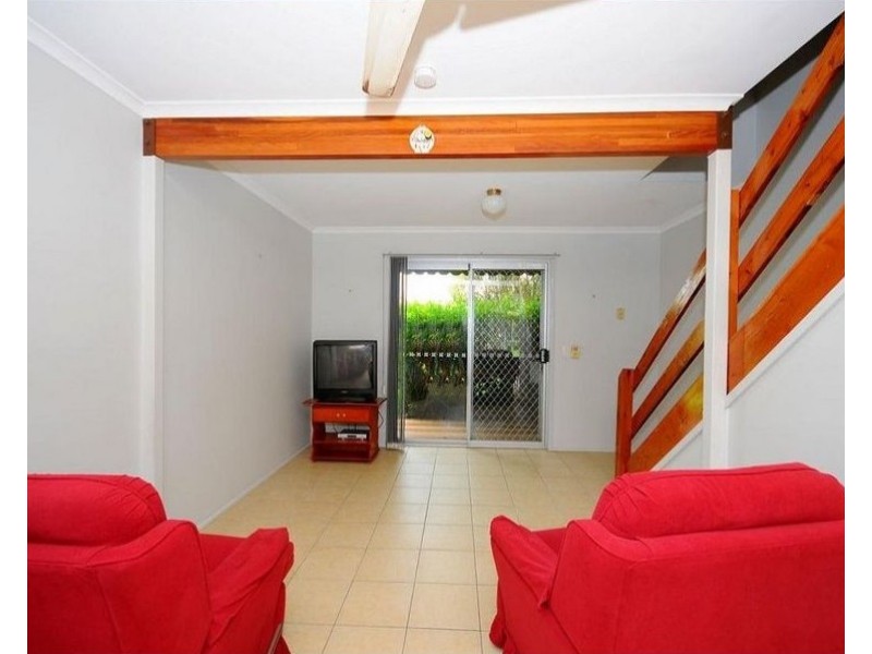 Unit 2/6-8 Beach Road, Pialba QLD 4655