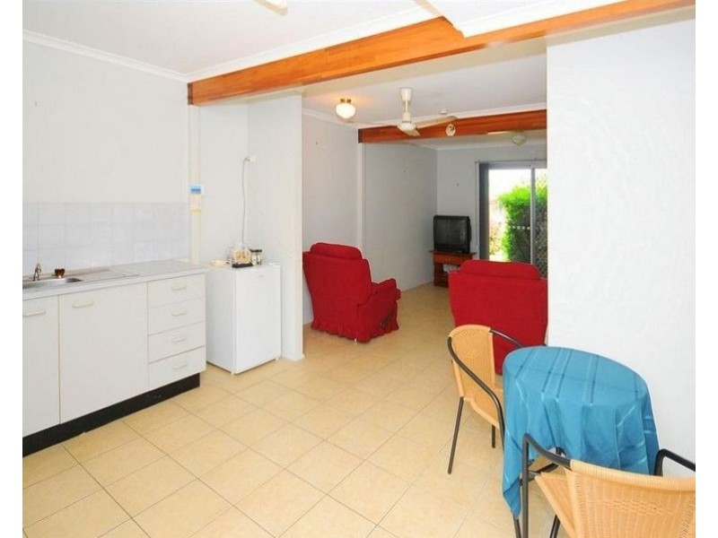Unit 2/6-8 Beach Road, Pialba QLD 4655