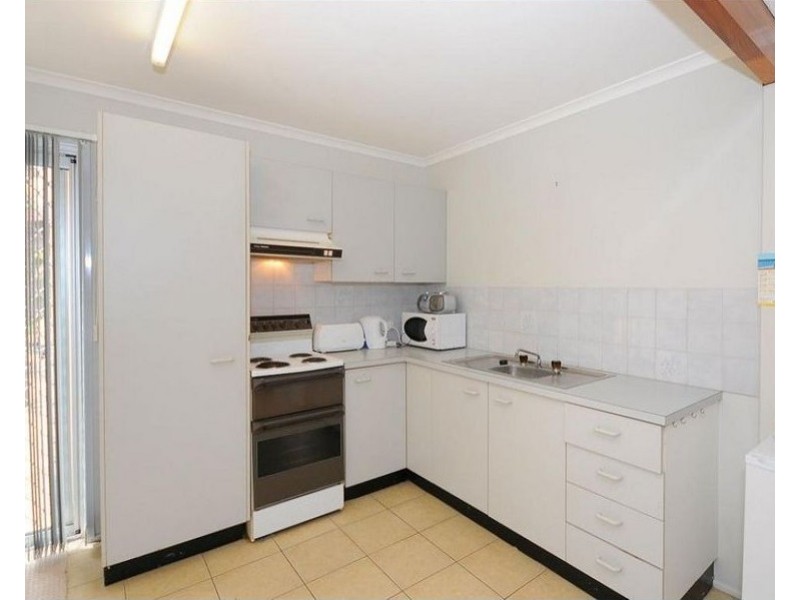 Unit 2/6-8 Beach Road, Pialba QLD 4655