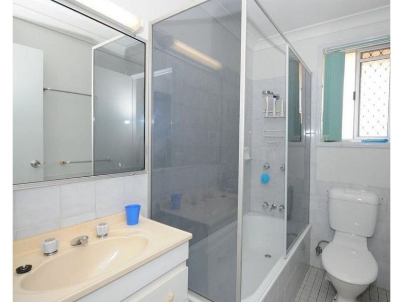 Unit 2/6-8 Beach Road, Pialba QLD 4655