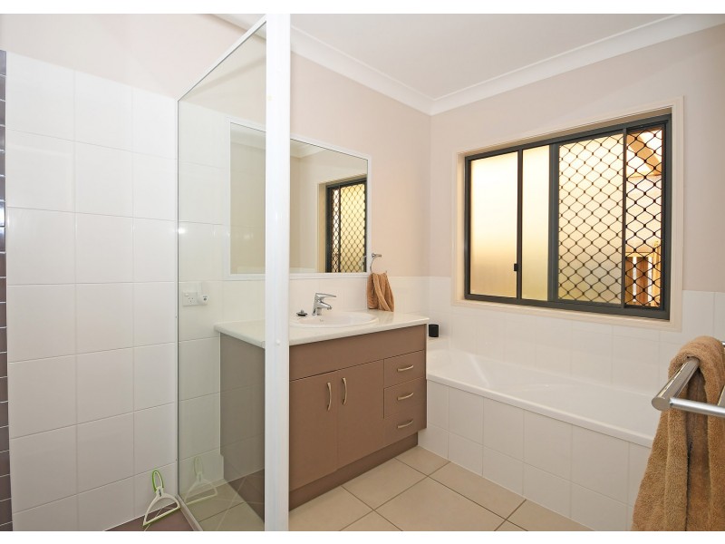 5 Lancaster Circuit, Urraween QLD 4655