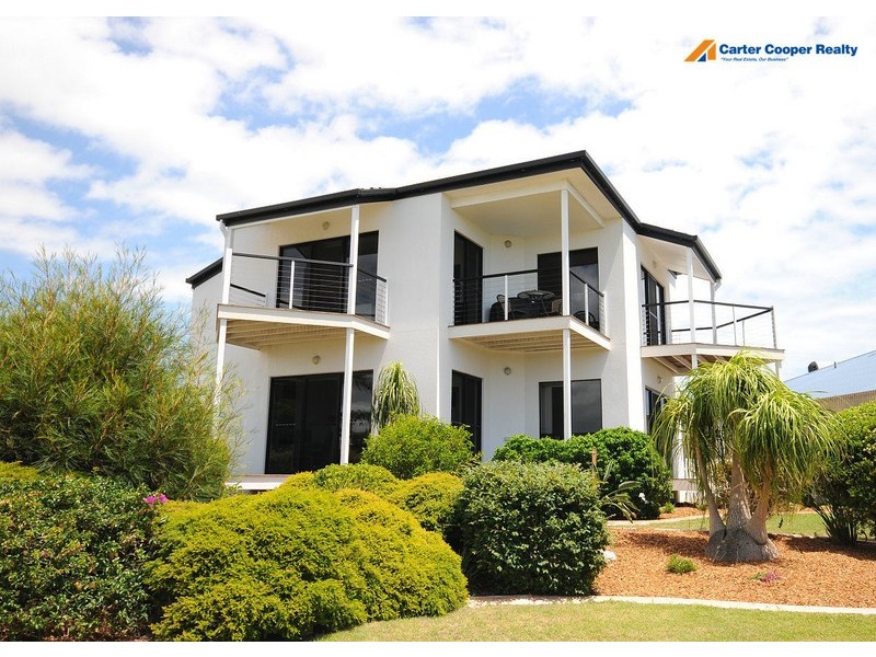 684 Esplanade, Urangan QLD 4655