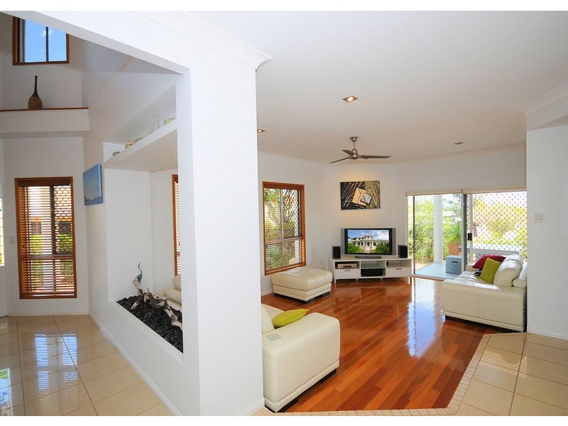 16 Dayman Street, Urangan QLD 4655