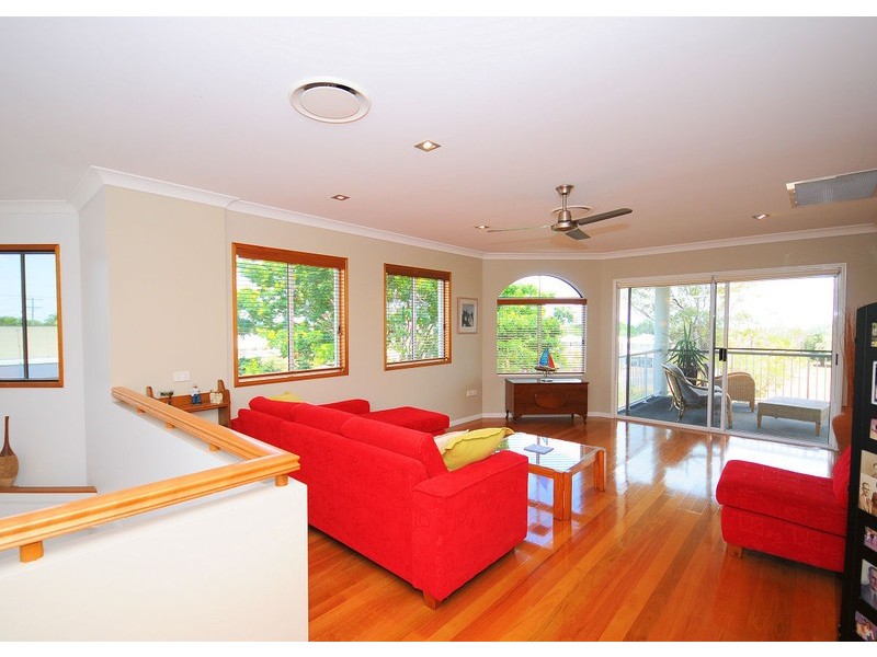 16 Dayman Street, Urangan QLD 4655