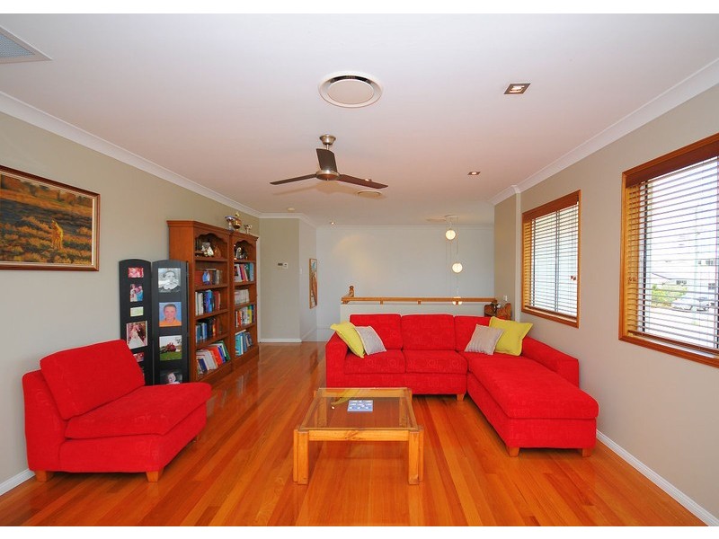 16 Dayman Street, Urangan QLD 4655