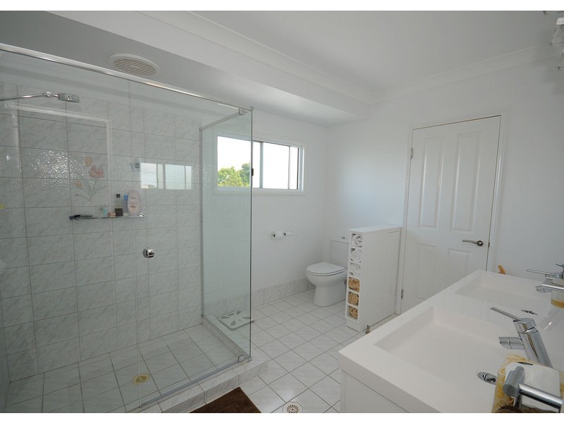 16 Dayman Street, Urangan QLD 4655