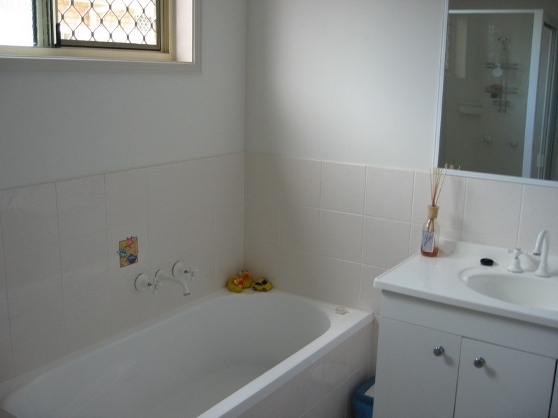17 Sharyn Crt, Point Vernon QLD 4655