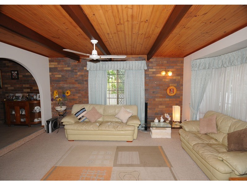 12 Flinders Street, Point Vernon QLD 4655