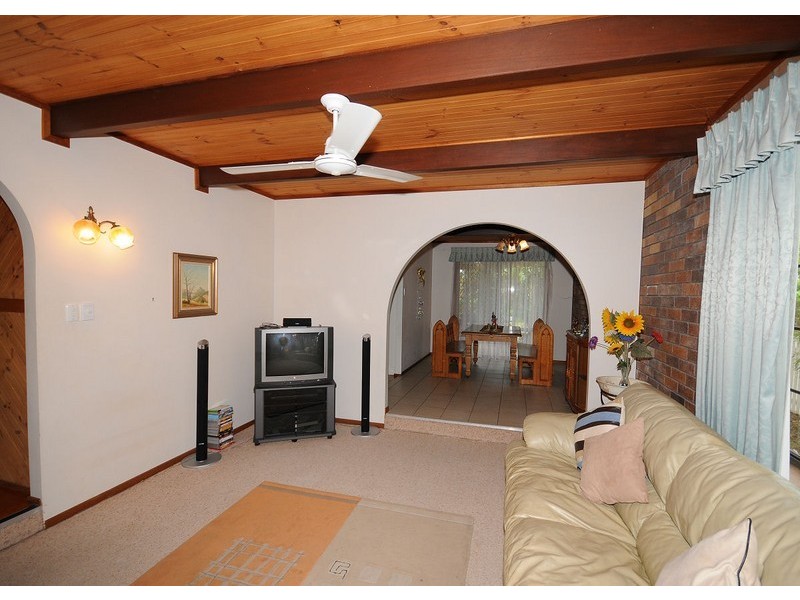 12 Flinders Street, Point Vernon QLD 4655