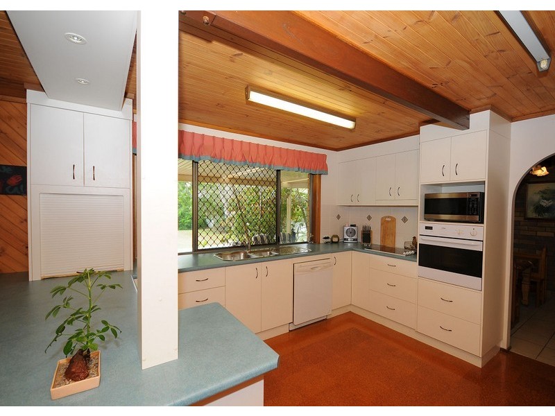 12 Flinders Street, Point Vernon QLD 4655