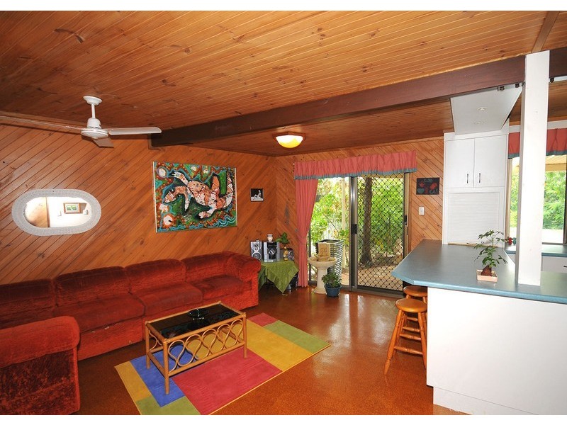 12 Flinders Street, Point Vernon QLD 4655