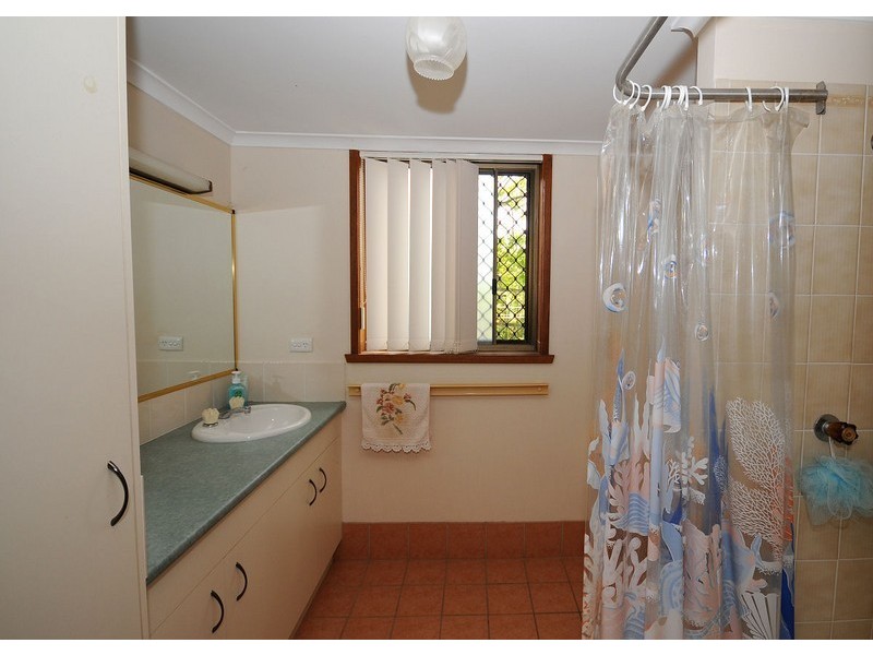 12 Flinders Street, Point Vernon QLD 4655