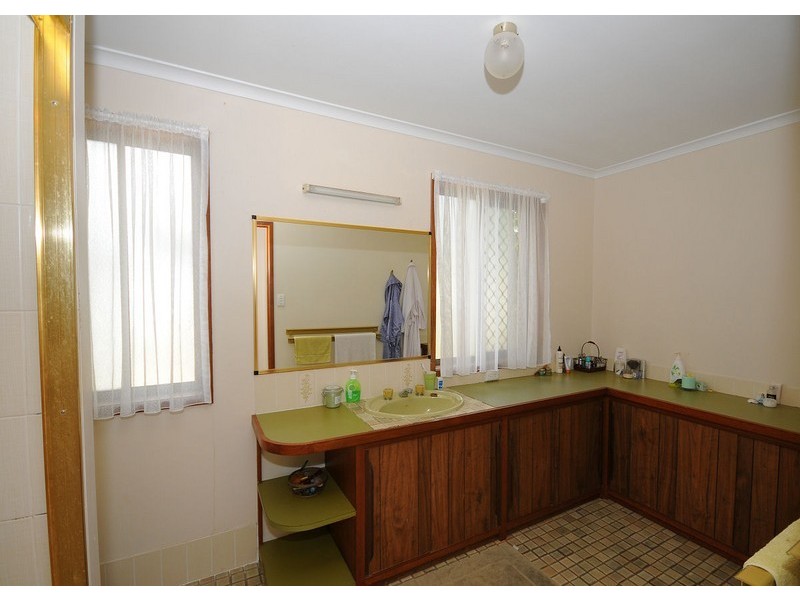 12 Flinders Street, Point Vernon QLD 4655