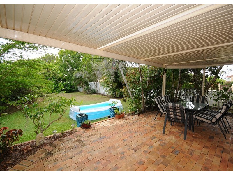 12 Flinders Street, Point Vernon QLD 4655