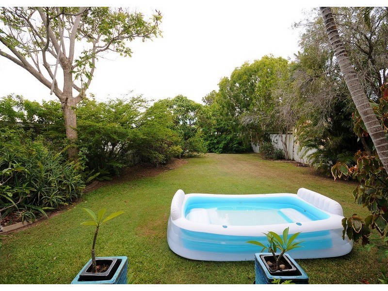 12 Flinders Street, Point Vernon QLD 4655