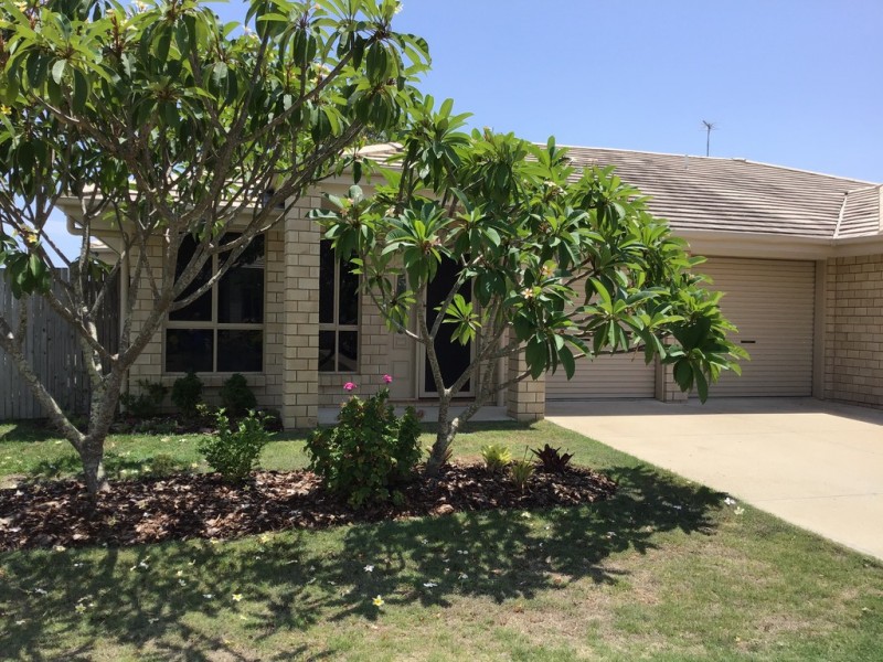 2/205 Pulgul Street, Urangan QLD 4655
