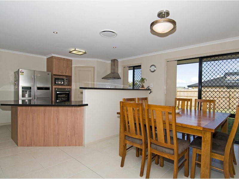 13 Pinehurst Dr, Wondunna QLD 4655