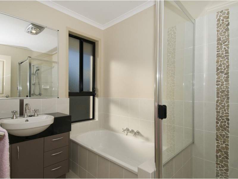 13 Pinehurst Dr, Wondunna QLD 4655