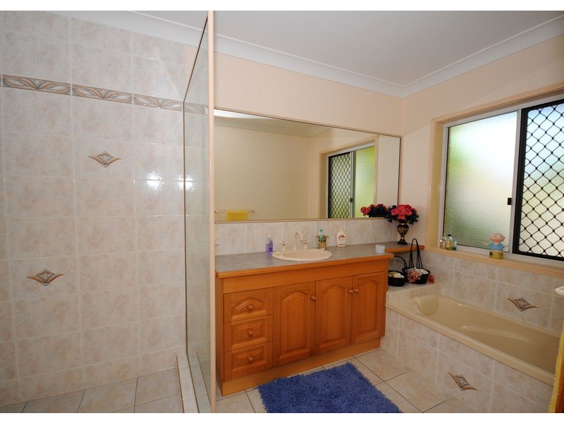 33 Mant St, Point Vernon QLD 4655