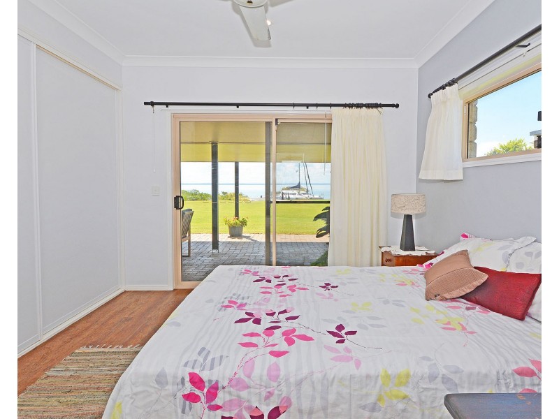 25 Pelican Avenue, Booral QLD 4655