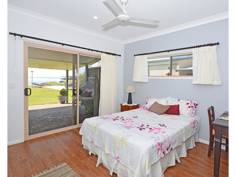 25 Pelican Avenue, Booral QLD 4655