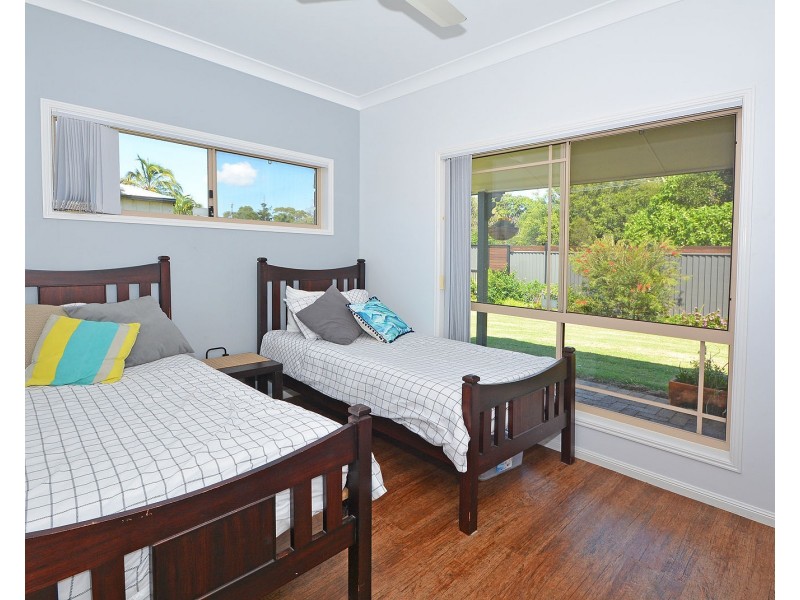 25 Pelican Avenue, Booral QLD 4655