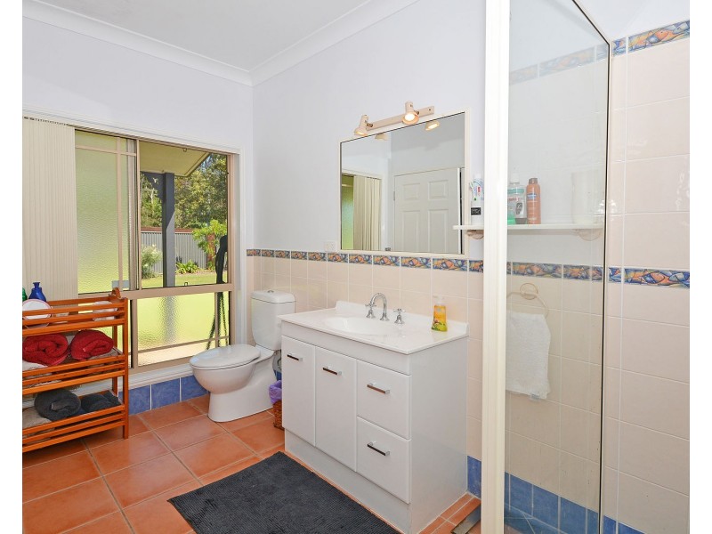 25 Pelican Avenue, Booral QLD 4655