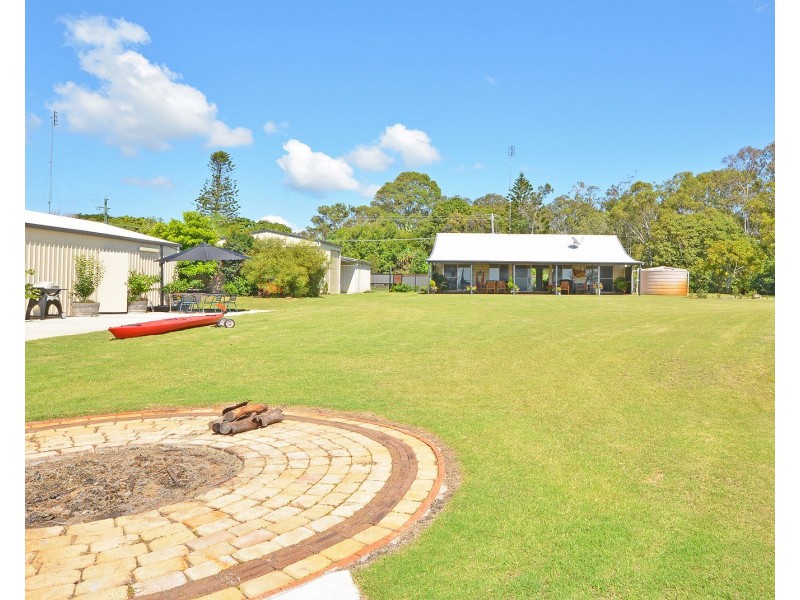 25 Pelican Avenue, Booral QLD 4655