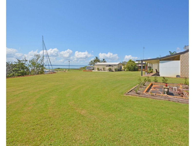 25 Pelican Avenue, Booral QLD 4655