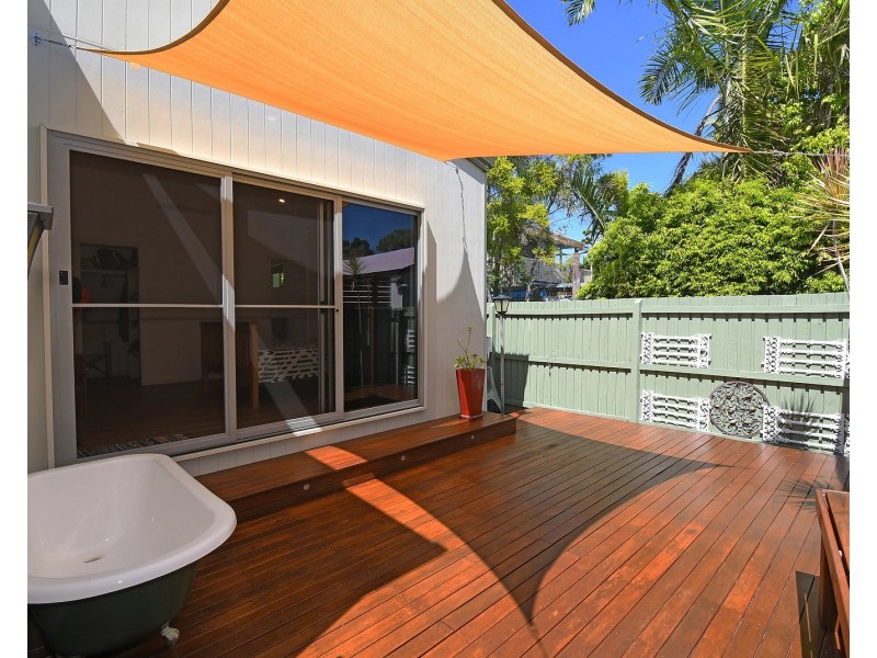 5 New Street, Urangan QLD 4655