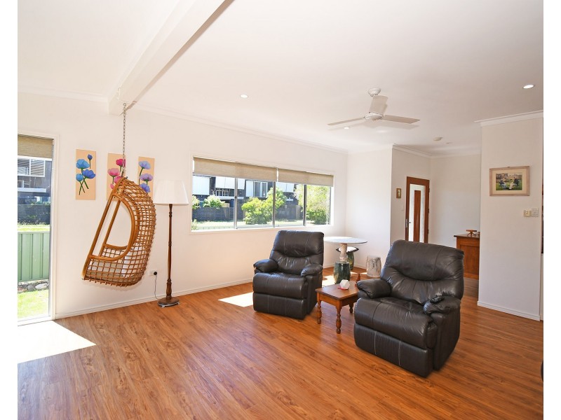 5 New Street, Urangan QLD 4655