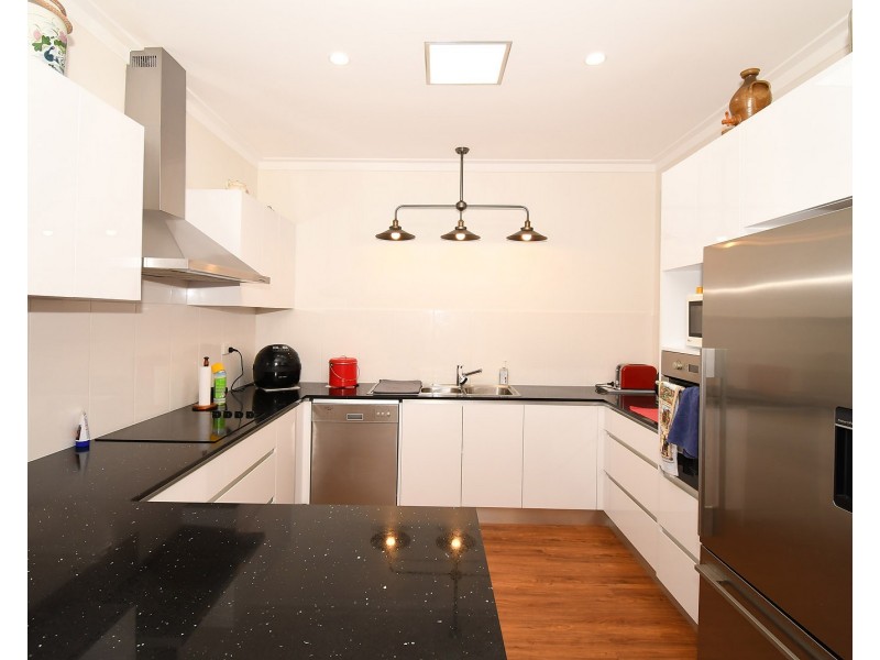 5 New Street, Urangan QLD 4655