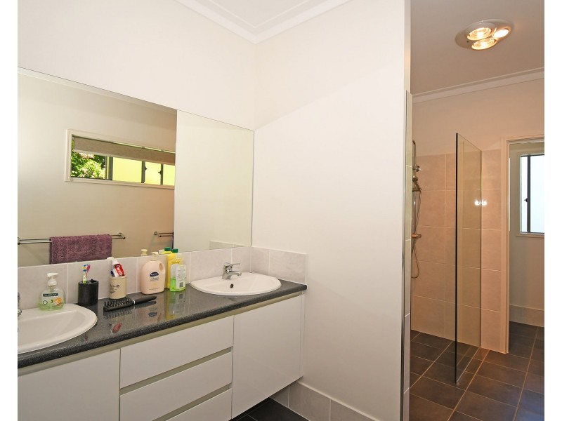 5 New Street, Urangan QLD 4655