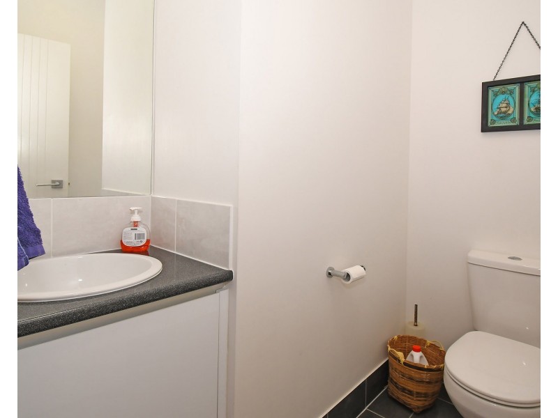 5 New Street, Urangan QLD 4655