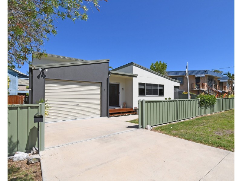 5 New Street, Urangan QLD 4655