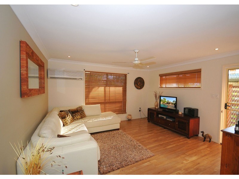 33 Fairway Dve, Urraween QLD 4655