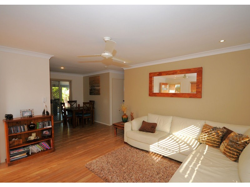 33 Fairway Dve, Urraween QLD 4655