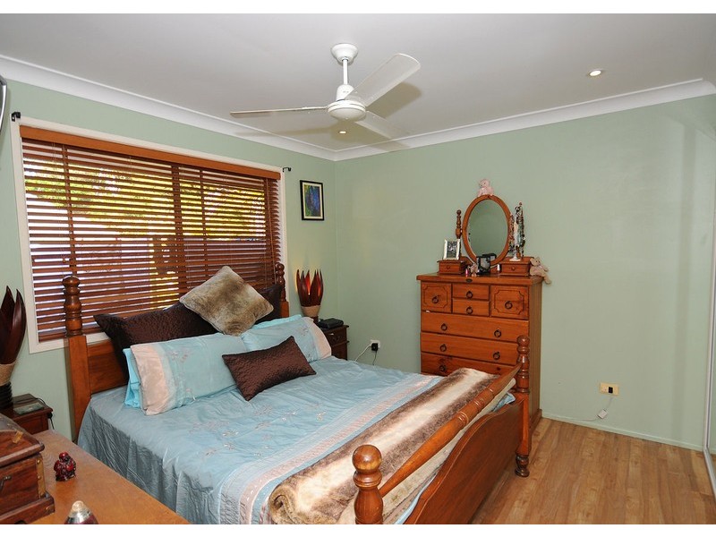 33 Fairway Dve, Urraween QLD 4655