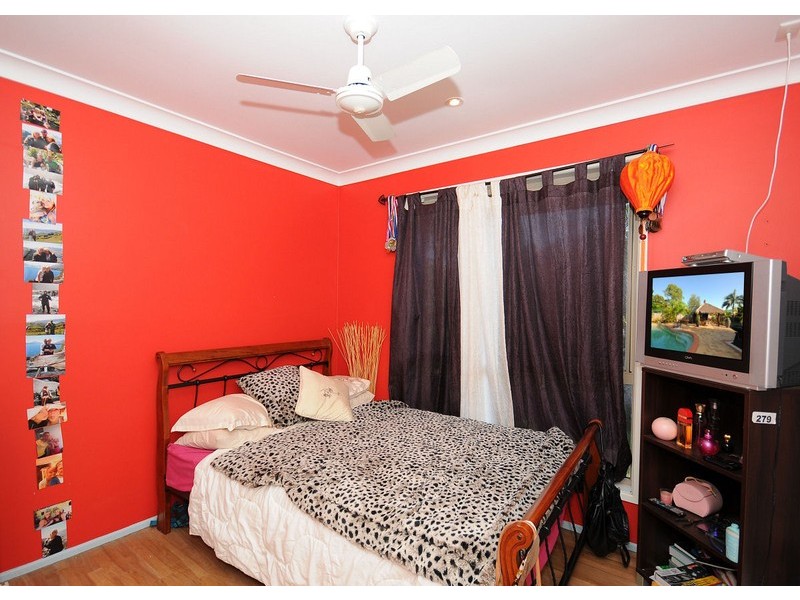 33 Fairway Dve, Urraween QLD 4655