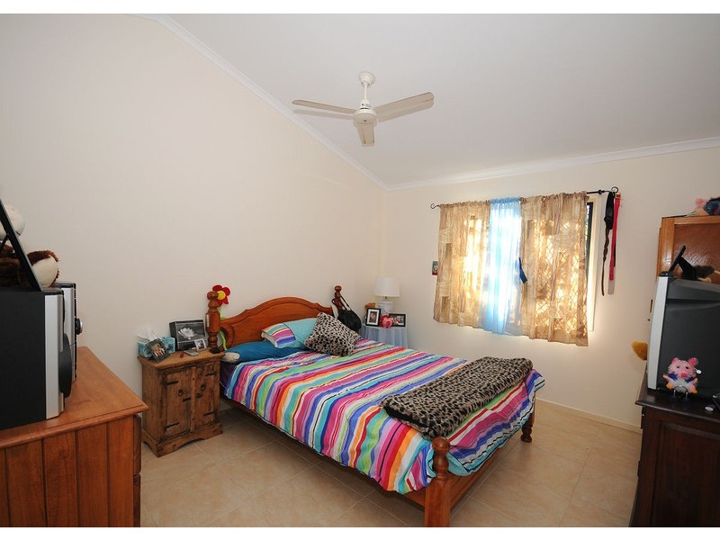 33 Fairway Dve, Urraween QLD 4655