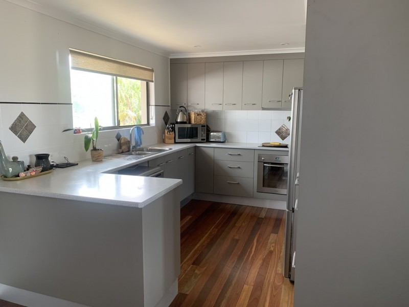 6 Brighton Street, Point Vernon QLD 4655