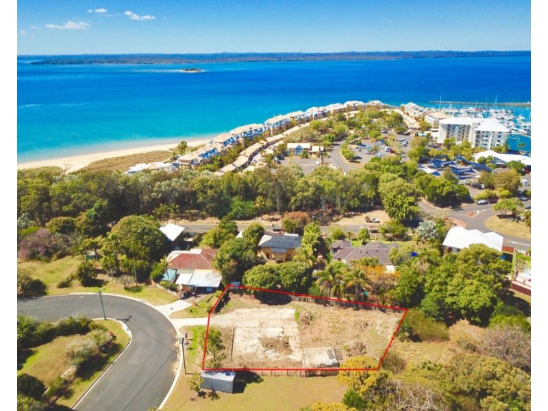 17 Crescent Street, Urangan QLD 4655