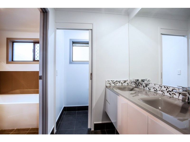 24-26 Carrick Way, Wondunna QLD 4655