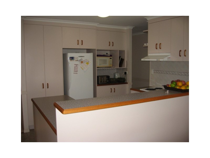 20 Vicki Parade, Torquay QLD 4655