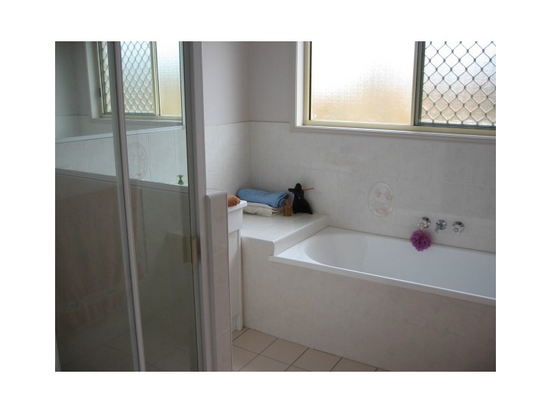 20 Vicki Parade, Torquay QLD 4655