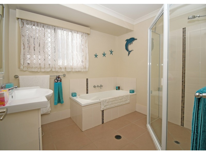 1 Mia Court, Nikenbah QLD 4655