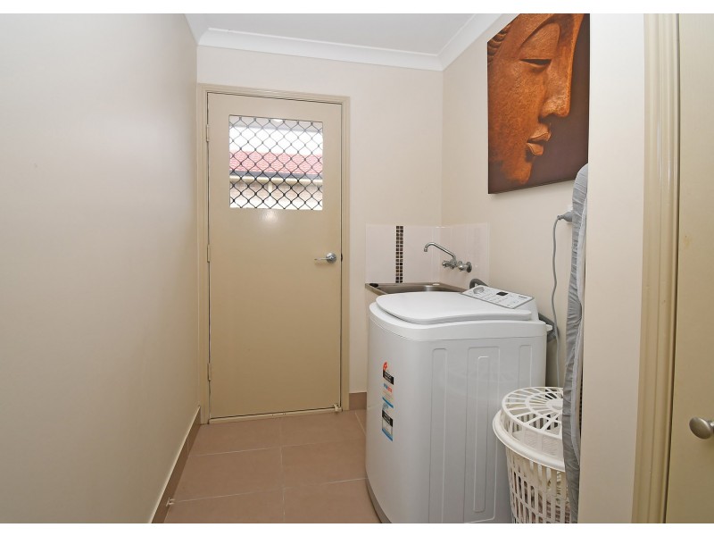 1 Mia Court, Nikenbah QLD 4655