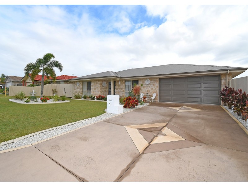 1 Mia Court, Nikenbah QLD 4655