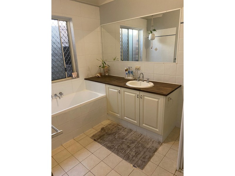 7 Austin Court, Point Vernon QLD 4655