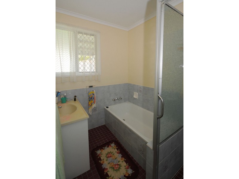 9 Ross Street, Urangan QLD 4655